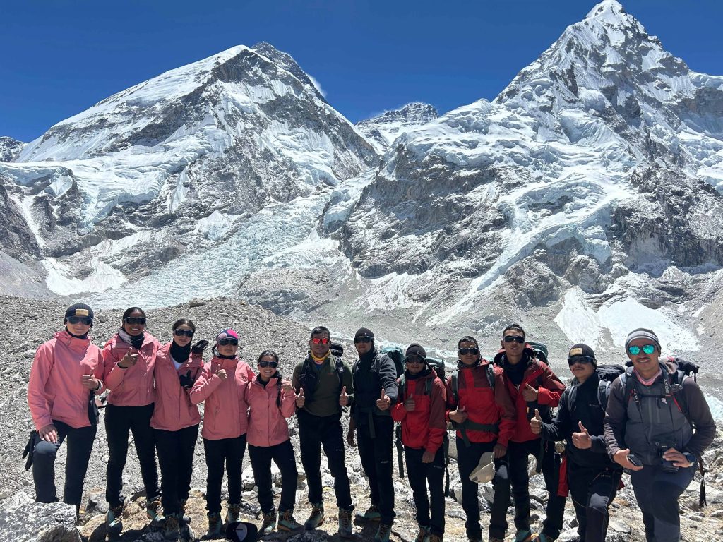 10 NCC Cadets summit Mount Everest in one go