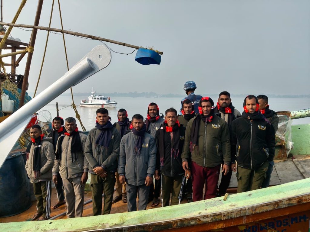 India-Bangla Desh release arrested fishermen