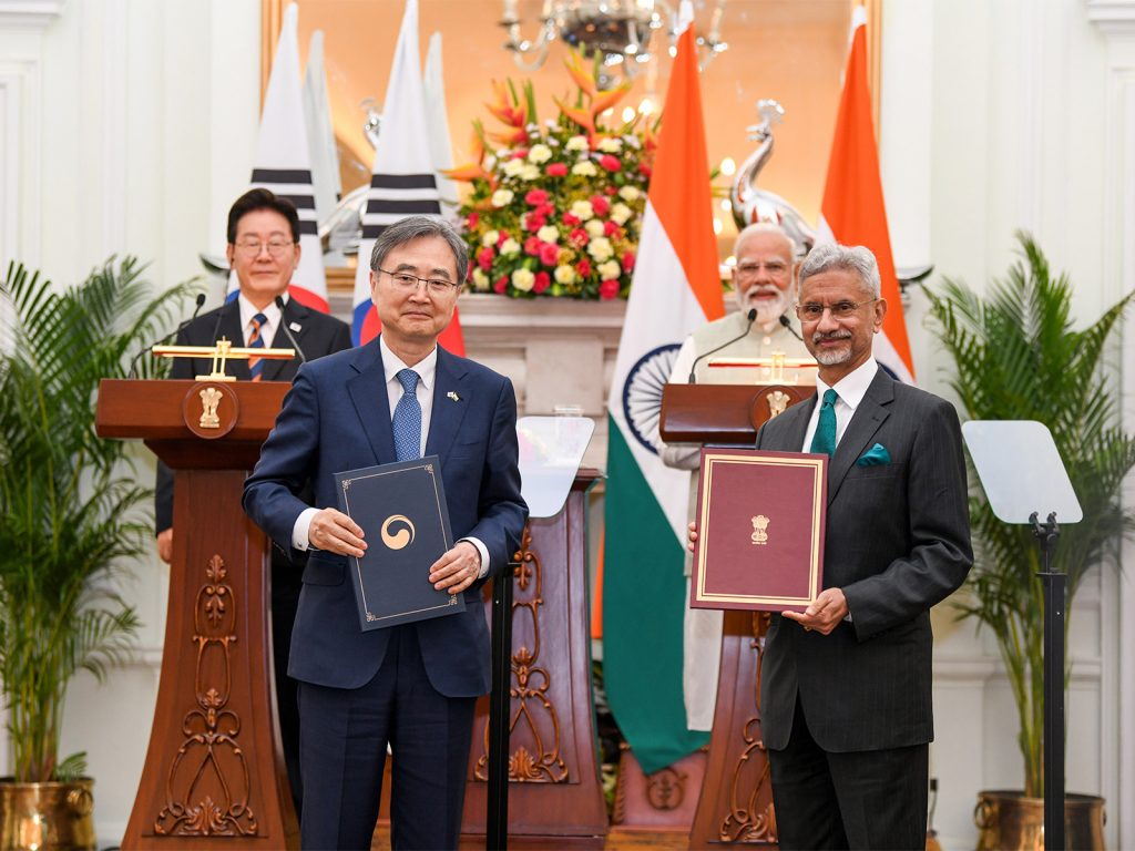 Modi holds talks with South Korean President in Delhi